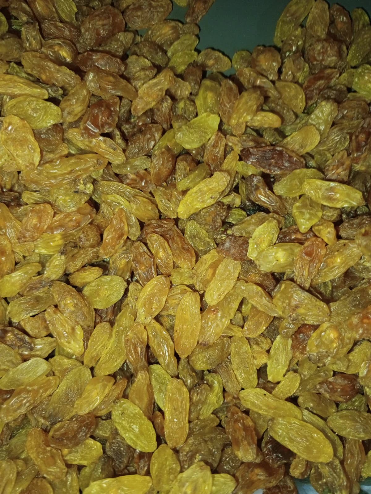 زبيب اصفر