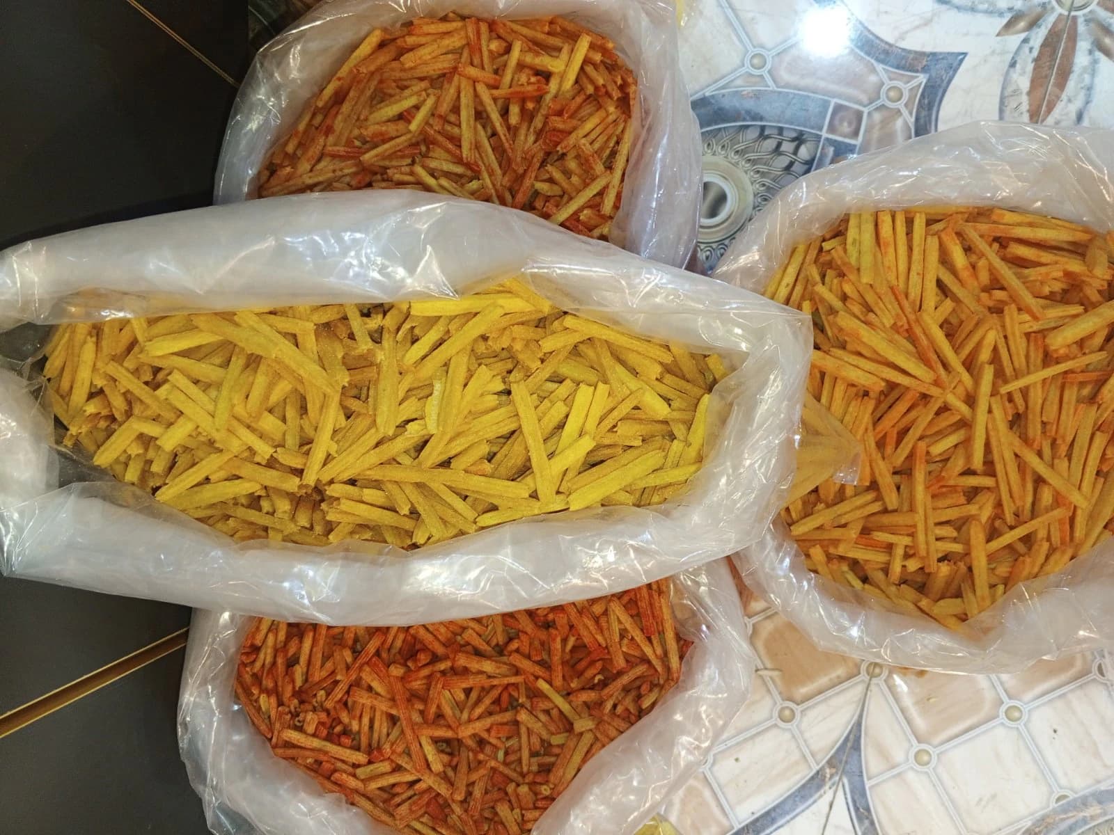 فنكر( كتشاب +حار+ حامض+باربكيو + جبن)