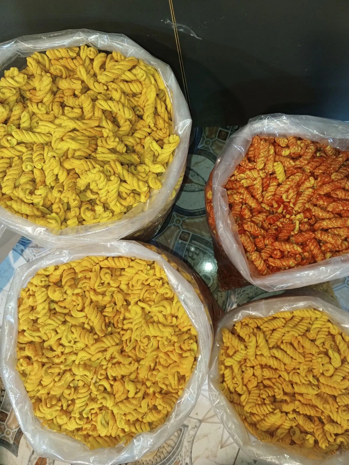 مبروم(حار + حامض + جبن + كتشاب +اعشاب +بيتزا)